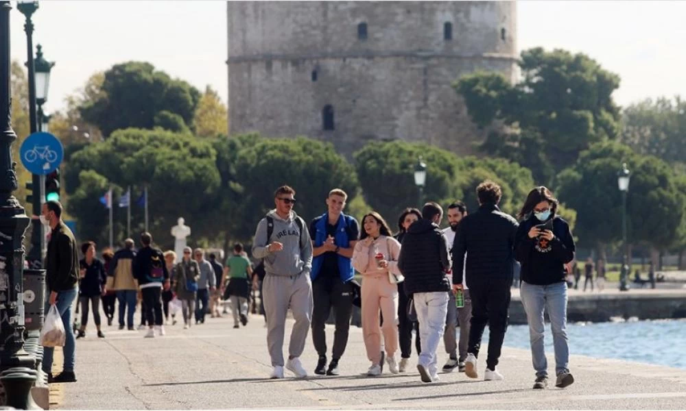 Θεσσαλονίκη: Πάνω από 10 κρούσματα εντοπίστηκαν σε σχολείο - Γεμίζουν τα νοσοκομεία